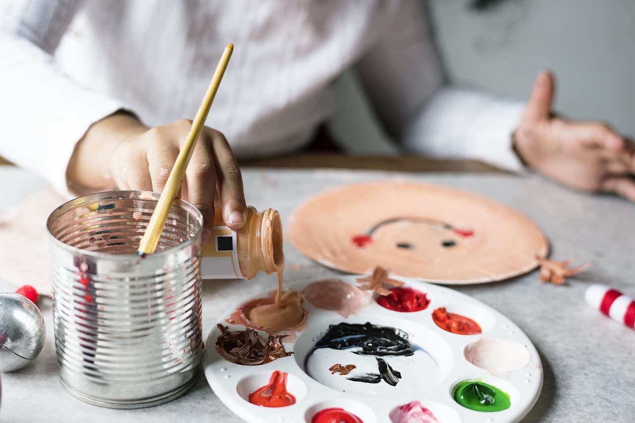How to Choose the Right Paint for Your Home Projects